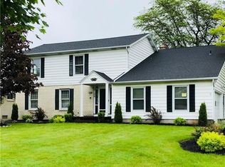 170 W Maplemere Rd, Williamsville, NY 14221