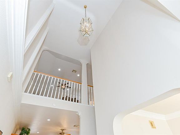 3rd image of 3305 Southmore Blvd