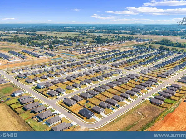 1807 Farmer St, Pea Ridge, AR 72751