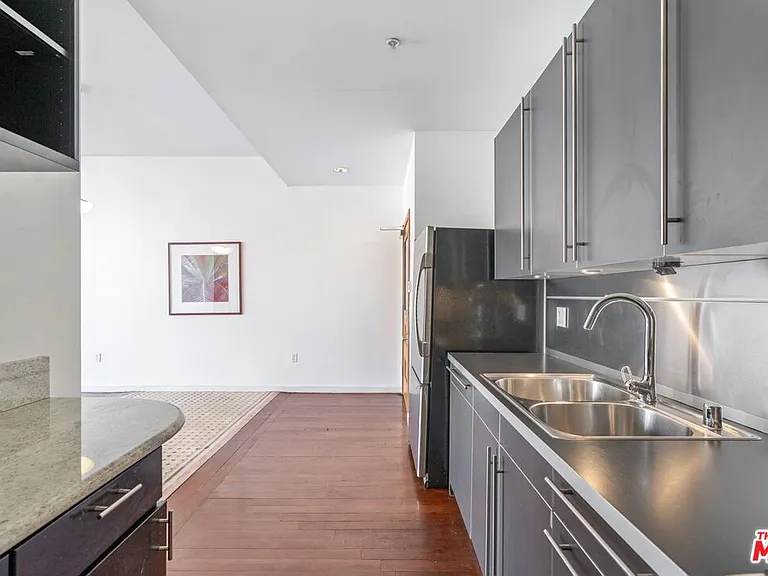 257 S Spring St #2B — Photo 8