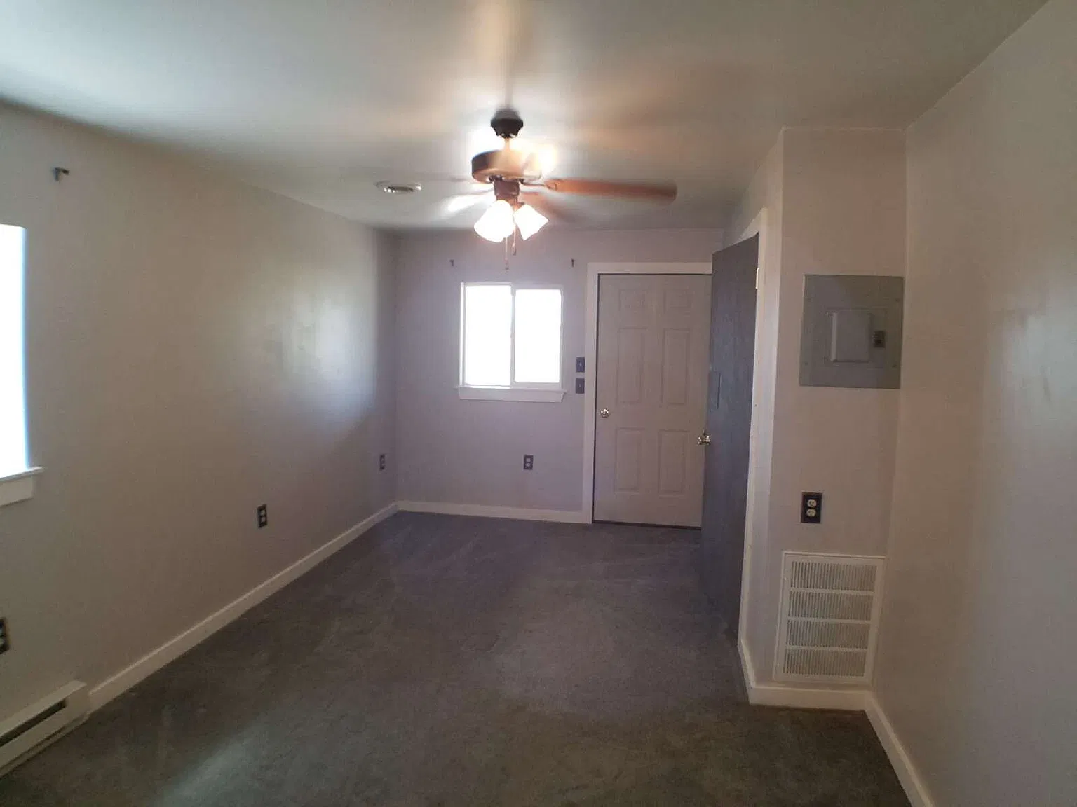 4 bed, 2.0 bath, 1344 sqft, $2,080 — Photo 2