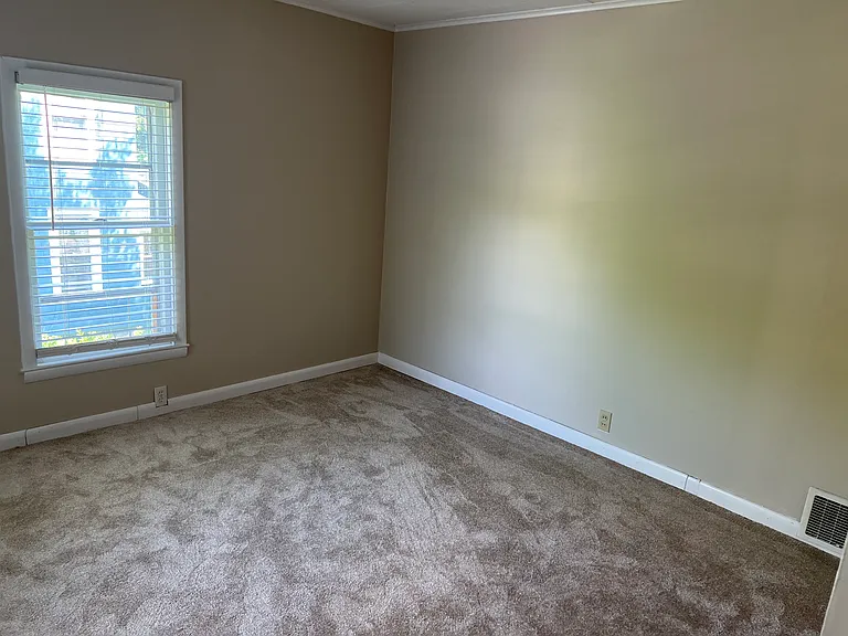 28 Elizabeth St #2 — Photo 6