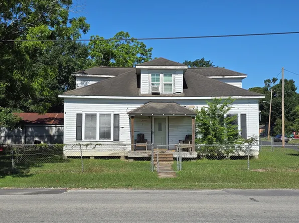1511 Avenue C, El Campo, TX 77437