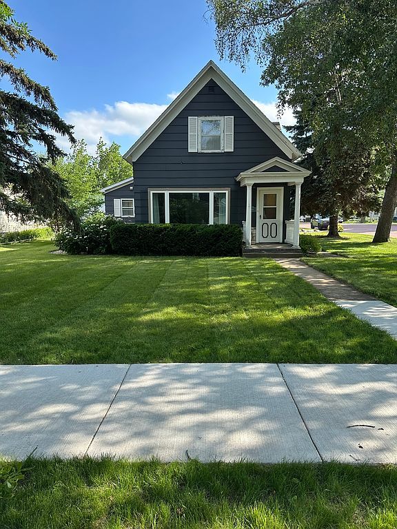 211 2nd St SW - Property Image