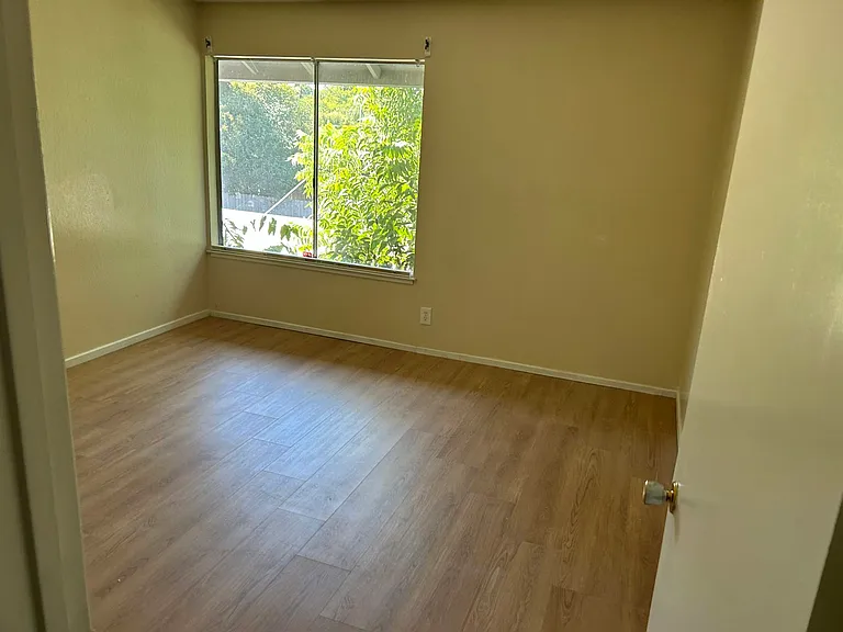 1351 Buckingham Way #23 — Photo 8