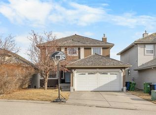 220 W Edgeridge Gdns NW, Calgary, AB T3A 5Z1