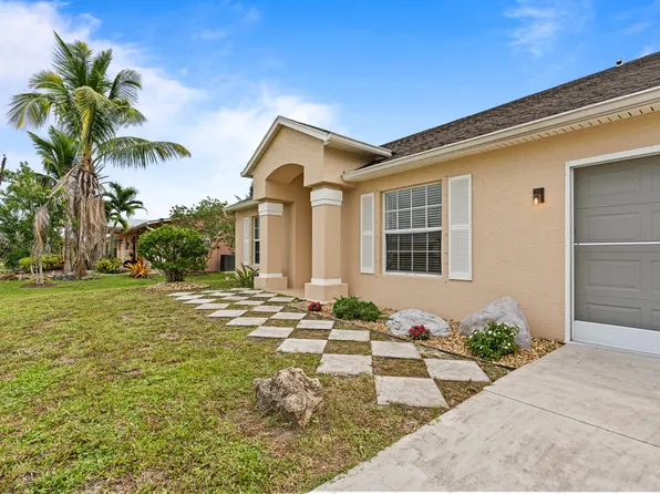 516 SE Crosspoint Drive, Port St Lucie, FL 34983