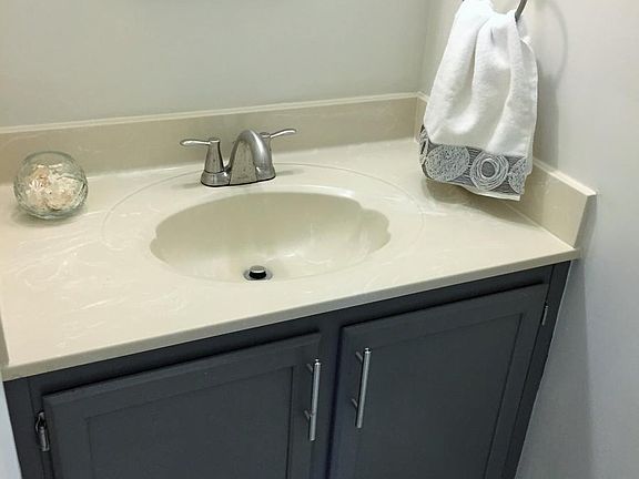 Guest 1/2 Bath Downstairs