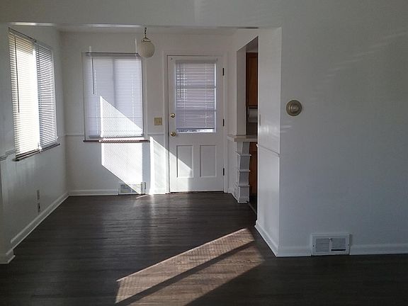 4th image of 905 Davis Ave #905