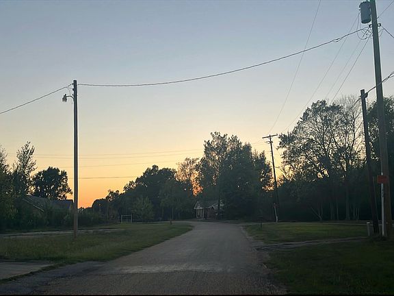 4th image of 601 Roberson Rd