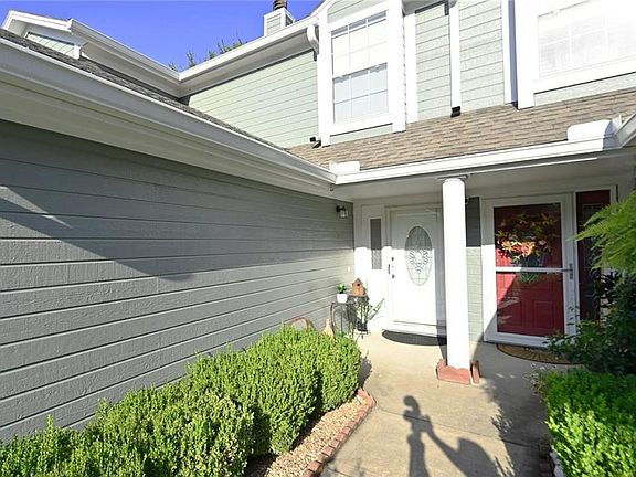 3rd image of 6125 NE Moonstone Ct