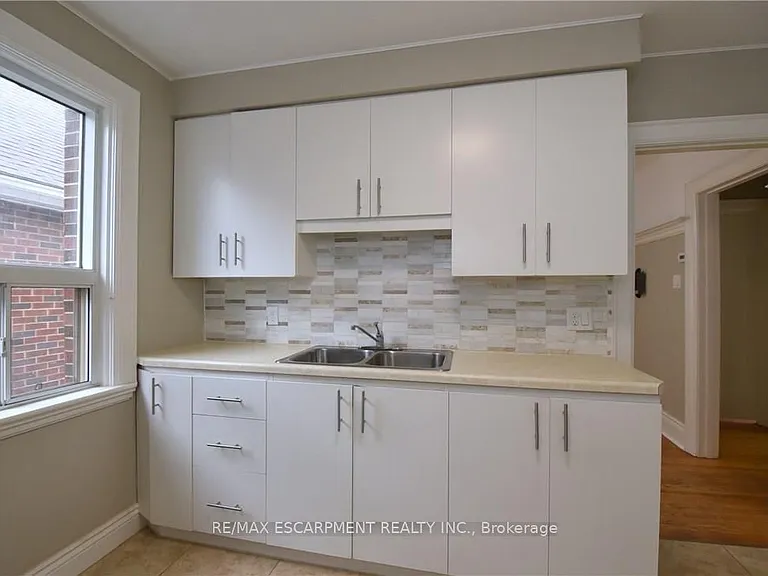 278 Huxley Ave S — Photo 12