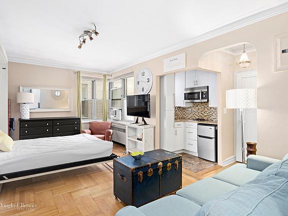 4th image of 325 E 77th St APT 3A