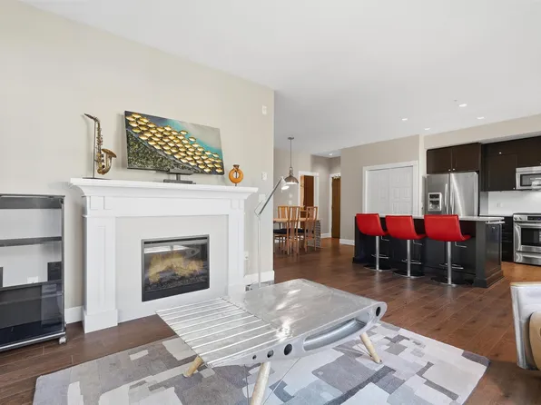 15195 36th Ave #214, Surrey, BC V3Z 4R3