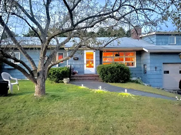 11 Champlain Ave, Lewiston, ME 04240