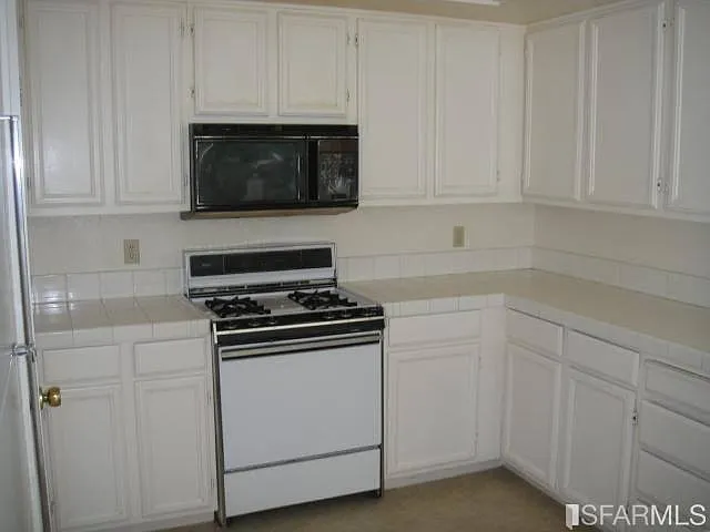 2 bed, 969 sqft, $4,250 — Photo 2