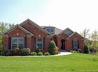3409 Royal Lake Dr, Floyds Knobs, IN 47119