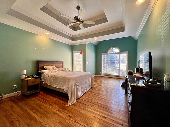 5th image of 515 Blackstone Dr