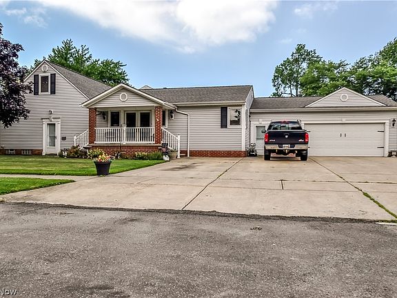 3rd image of 439 E 305th St