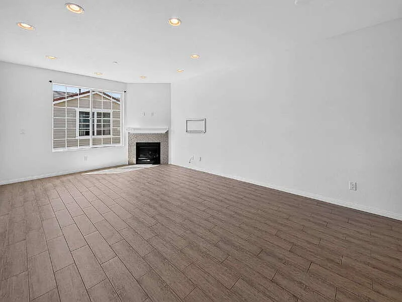 4 bed, 4.0 bath, 1535 sqft, $3,995 — Photo 2