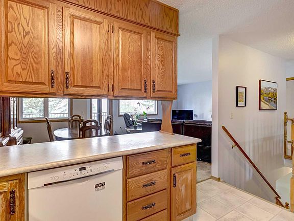 5th image of 118 Strathcona Rd SW #30