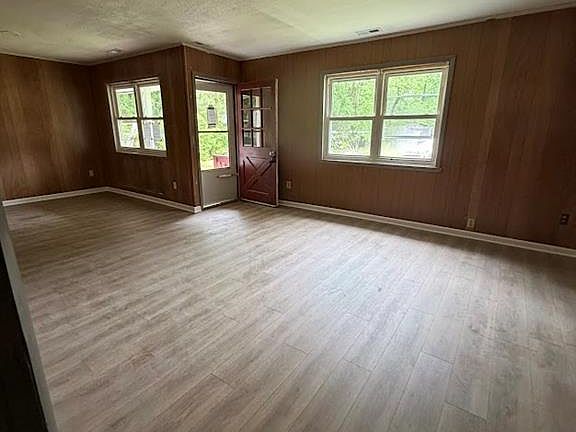 5th image of 115 Clark Ln