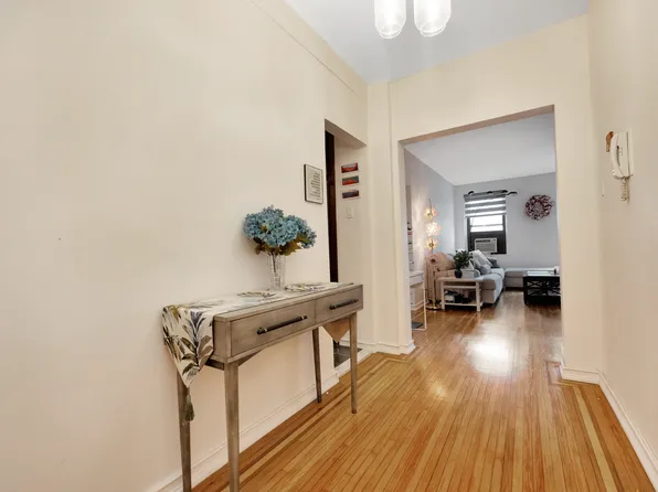 77-16 Austin Street image 4 of 14