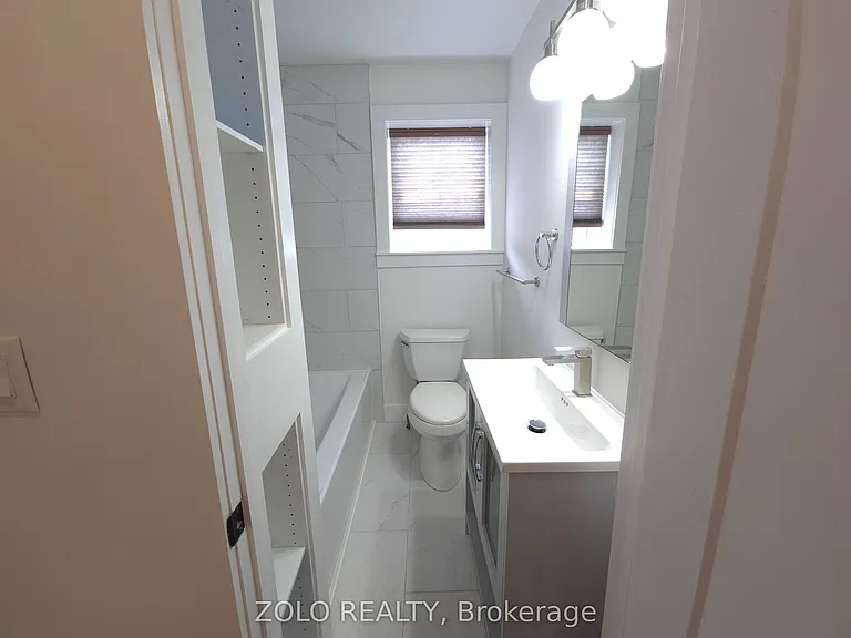 1504 King St E — Photo 11