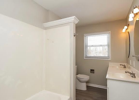 4th image of 3813 James Ave