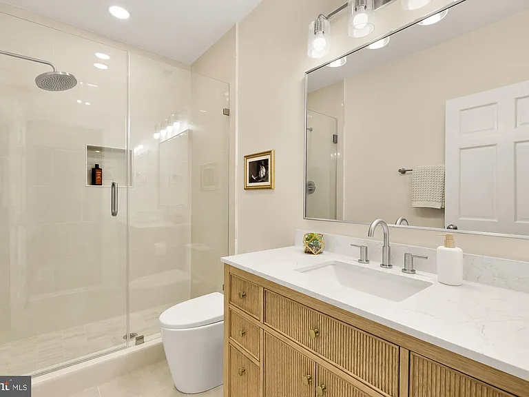 5501 Montgomery St — Photo 27