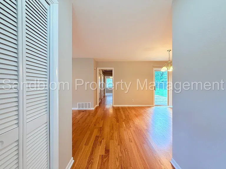 4534 E 39th St — Photo 5