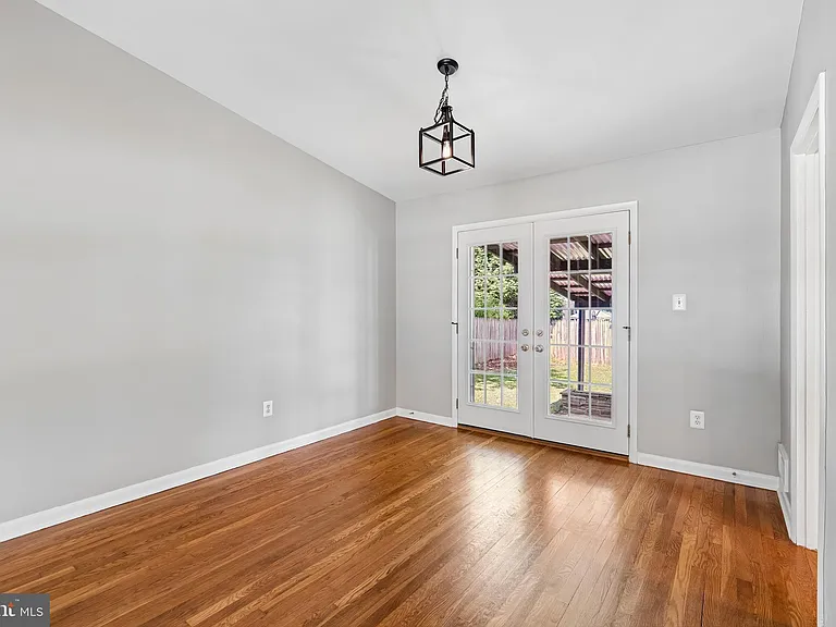 1103 Playford Ln — Photo 6