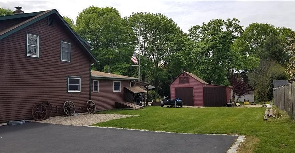 2nd image of 209 Pond St