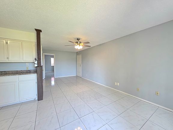 4th image of 2421 Vine Ave #C