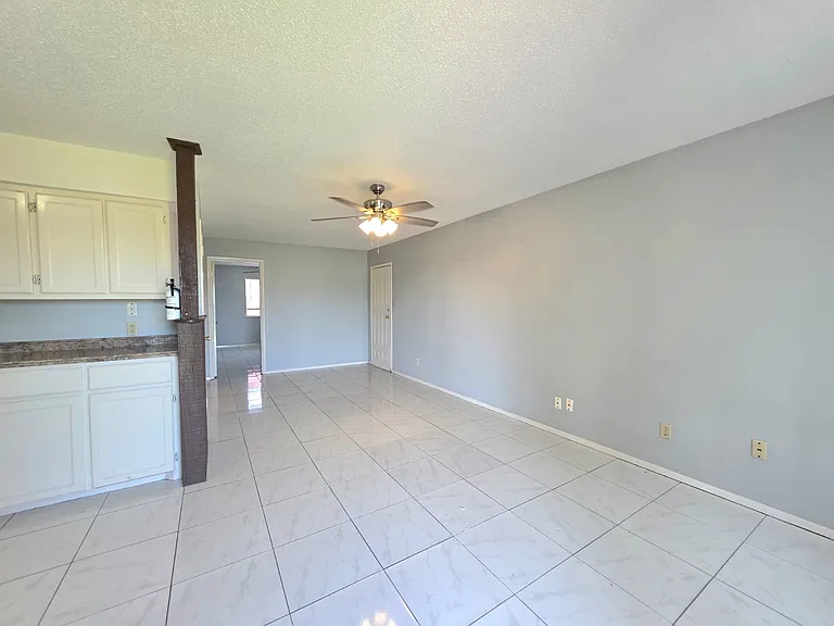 2421 Vine Ave #C — Photo 4