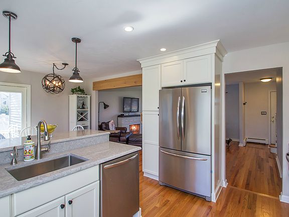 5th image of 21 Furwood Dr