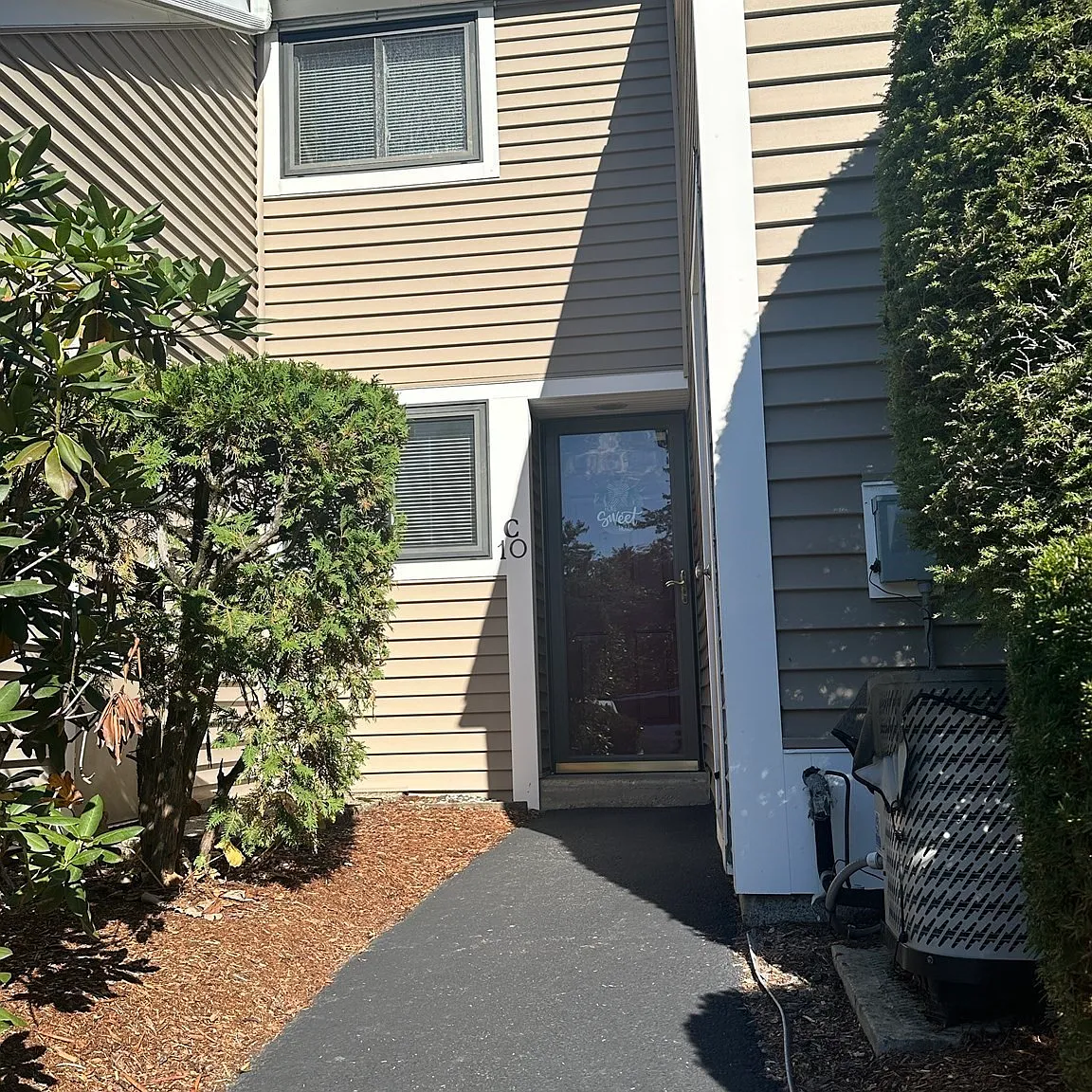 2 bed, 1.5 bath, 1074 sqft, $2,300 — Photo 1