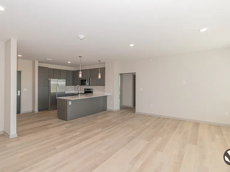 Chateau at Yankee Hill Apartments — Photo 93