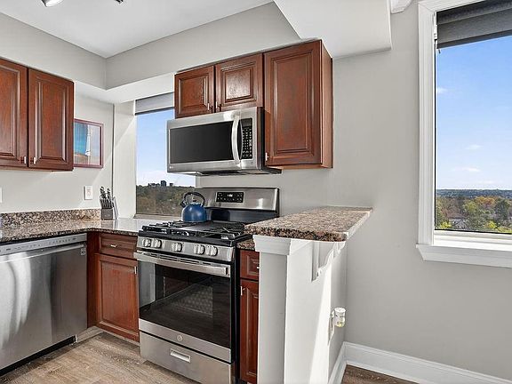 5th image of 2479 Peachtree Rd NE APT 1517