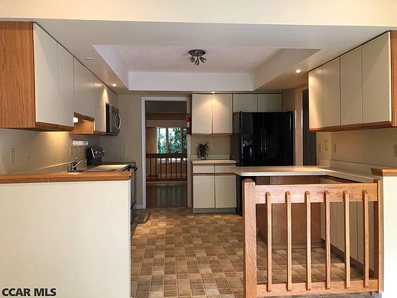 2nd image of 1716 Woodledge Cir