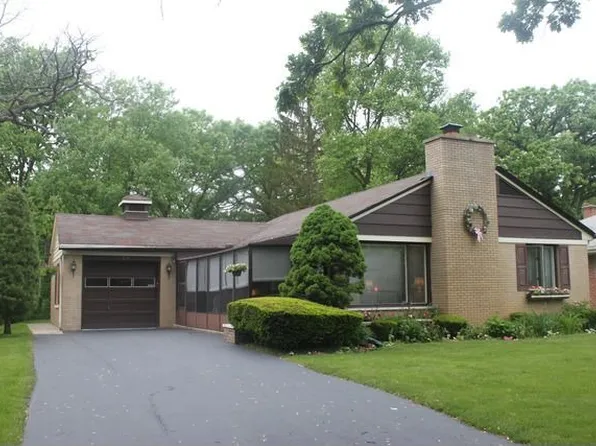 338 Oxford Ln, Crystal Lake, IL 60014