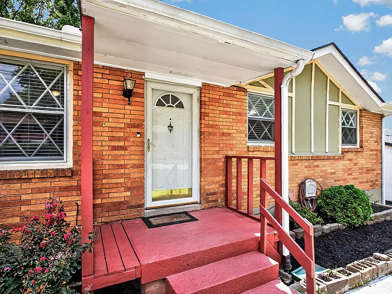 261 Eisenhower Dr — Photo 38