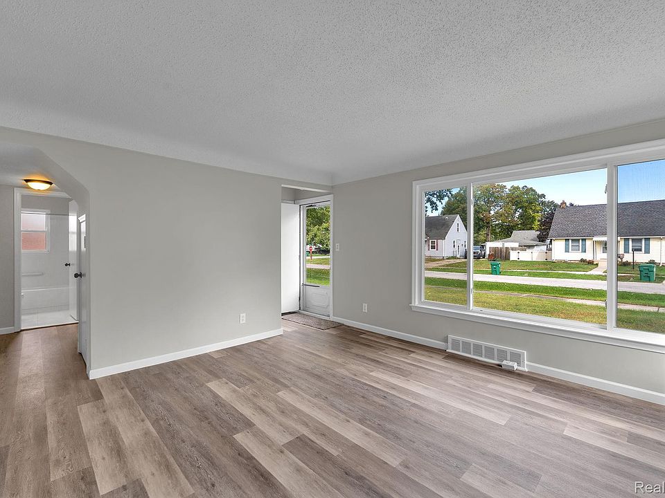32239 Chester St, photo 7