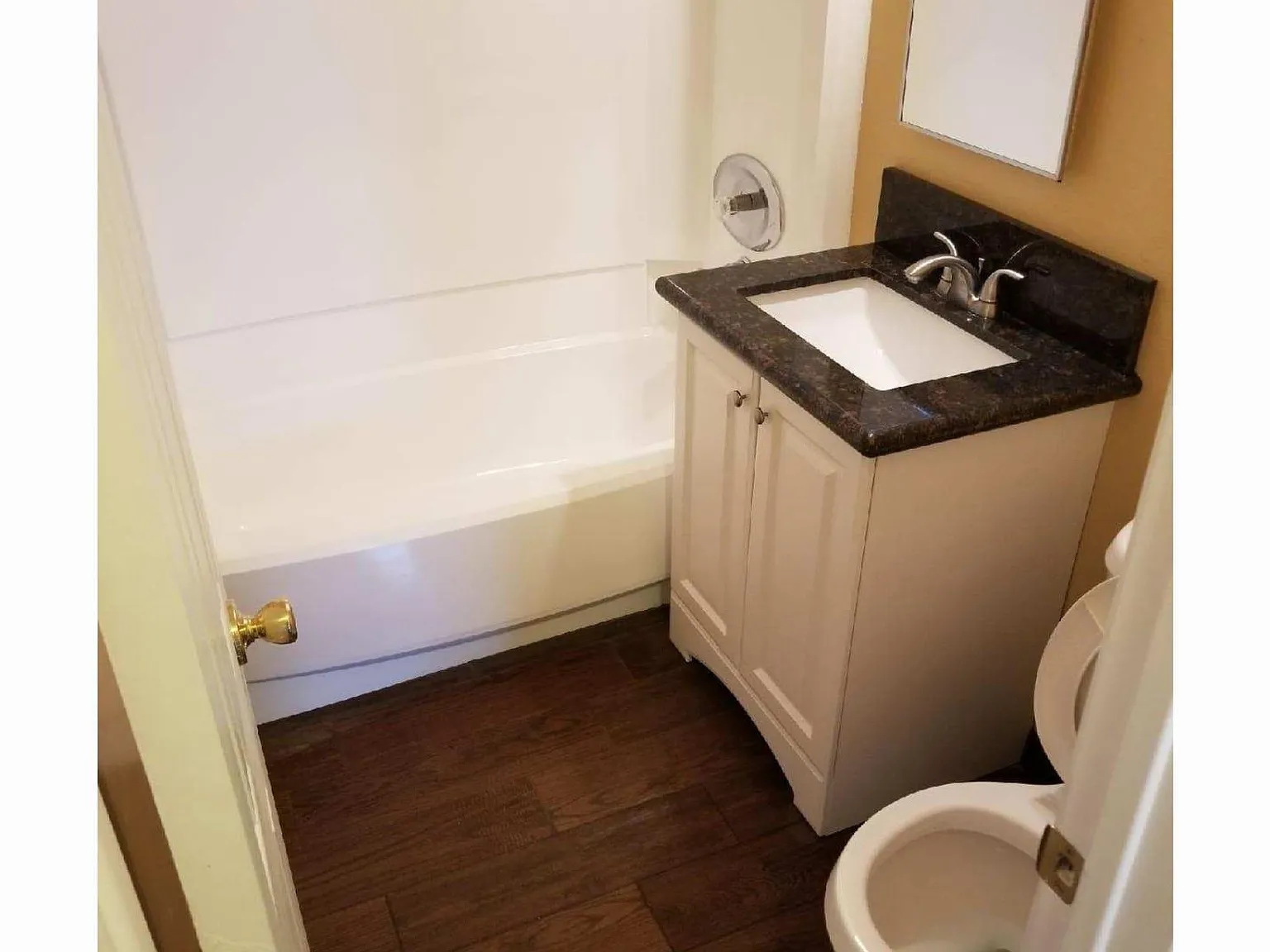 2 bed, 700 sqft, $1,850 — Photo 3