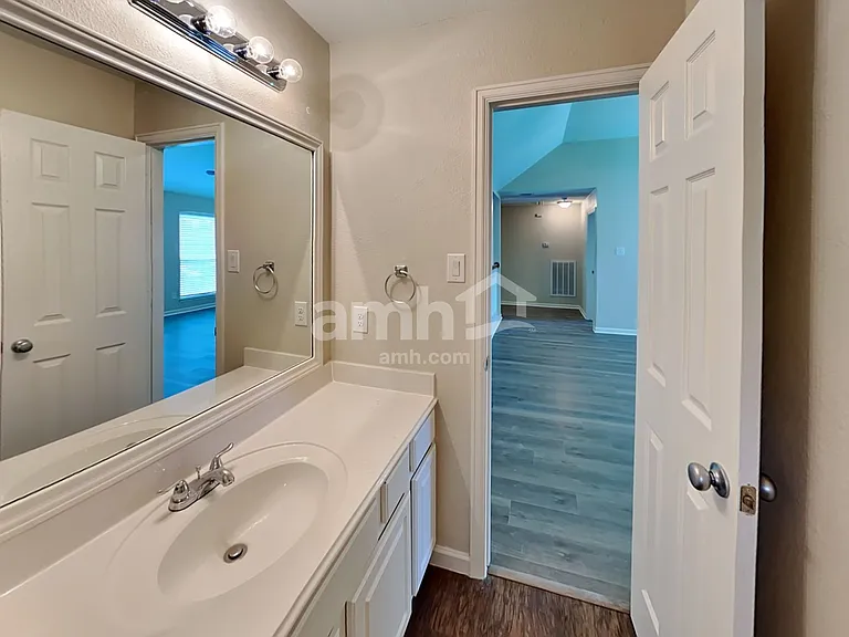 501 Falcon Lake Dr — Photo 22