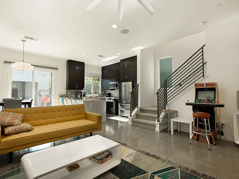 2707 Majestic Way — Photo 9