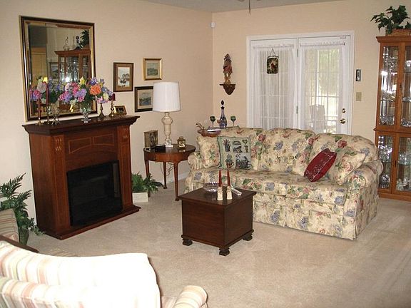 5th image of 1013 E Crown Pointe Blvd