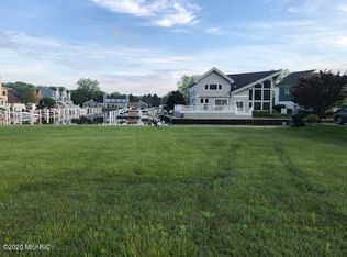 2535 Bay Pointe Dr, Saint Joseph, MI 49085