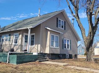 902 Chestnut St, Greenfield, IL 62044