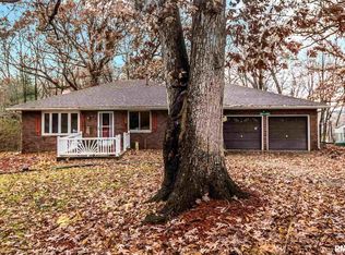 8 Essex Ct, Mackinaw, IL